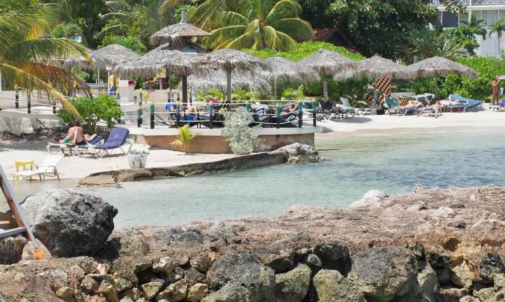 Club Ambiance (Adults Only) Runaway Bay Exterior foto