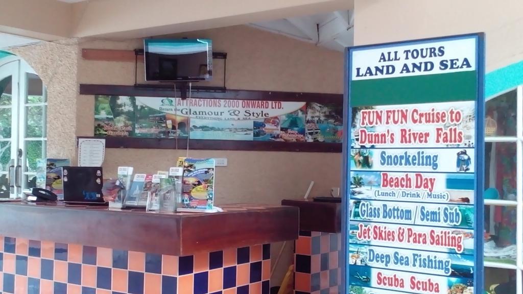 Club Ambiance (Adults Only) Runaway Bay Exterior foto