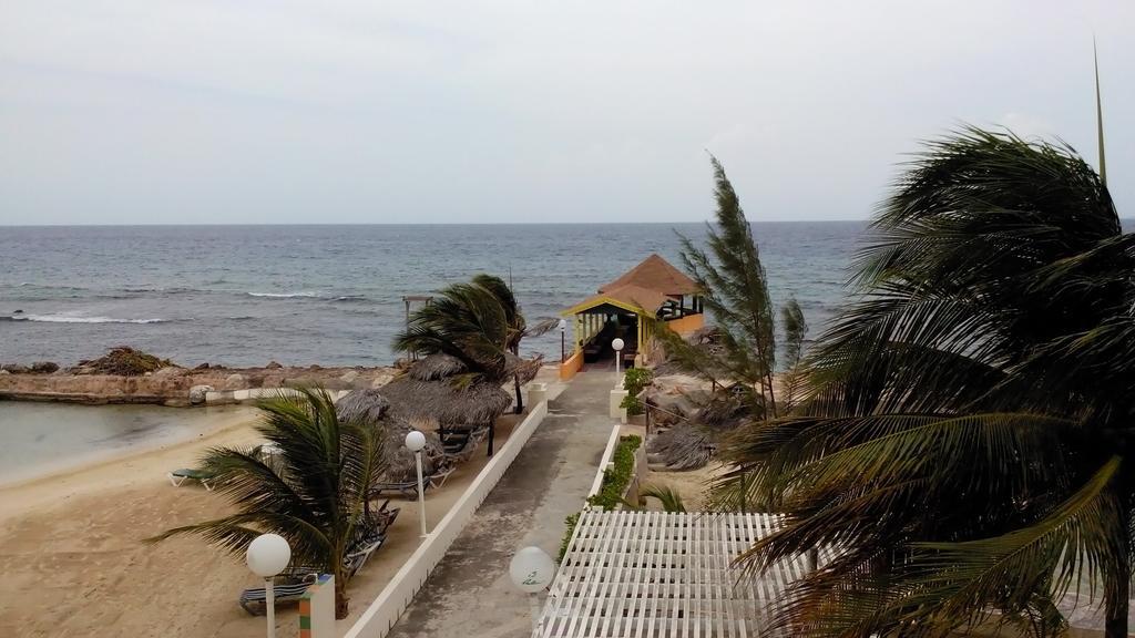 Club Ambiance (Adults Only) Runaway Bay Exterior foto