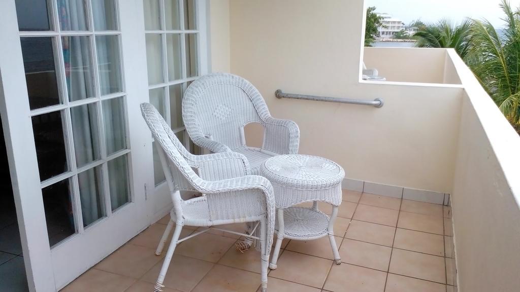 Club Ambiance (Adults Only) Runaway Bay Exterior foto