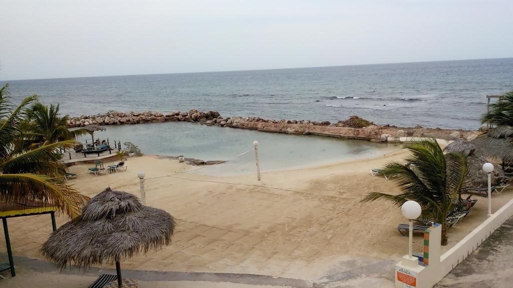 Club Ambiance (Adults Only) Runaway Bay Exterior foto