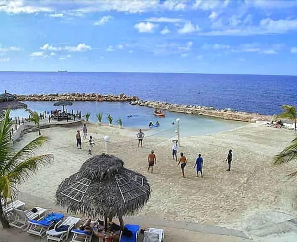 Club Ambiance (Adults Only) Runaway Bay Exterior foto