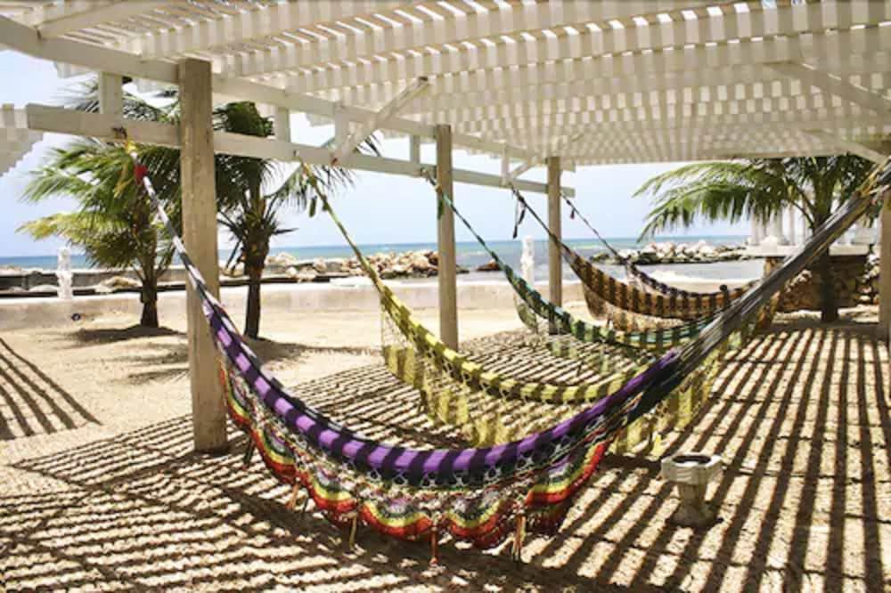 Club Ambiance (Adults Only) Runaway Bay Exterior foto