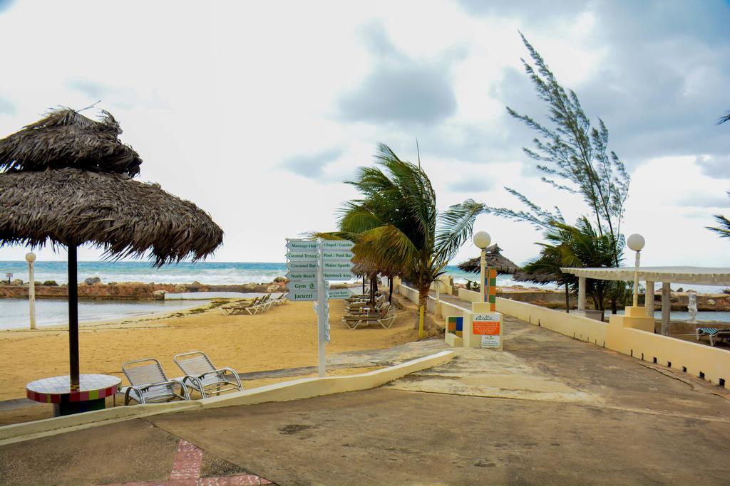 Club Ambiance (Adults Only) Runaway Bay Exterior foto